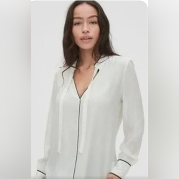 GAP Tie Neck Zen Top - Picture 15 of 15